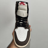 Jordan 1 Marrón, blanco y negro