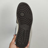 Jordan 1 Marrón, blanco y negro