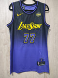 Jersey Lakers de Los Angeles Morada/Negra Doncic #77